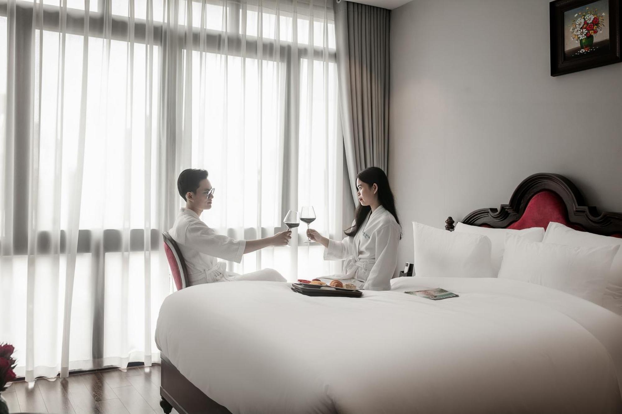 Serene Central Hotel ハノイ市 エクステリア 写真